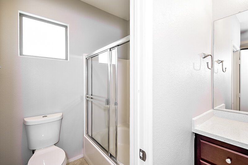 2,800/Mo, 3521 Midnight Mist Ct North Las Vegas, NV 89081 Bathroom View 2