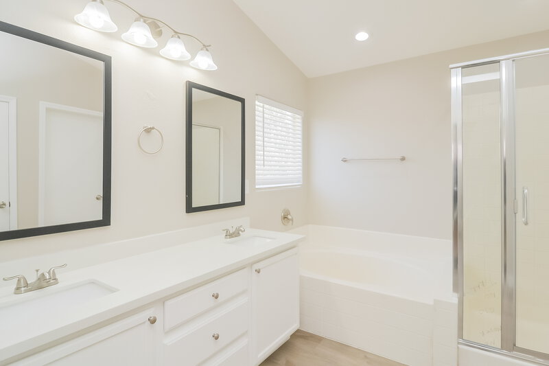 2,200/Mo, 690 Fragrant Sage Ct Henderson, NV 89015 Main Bathroom View
