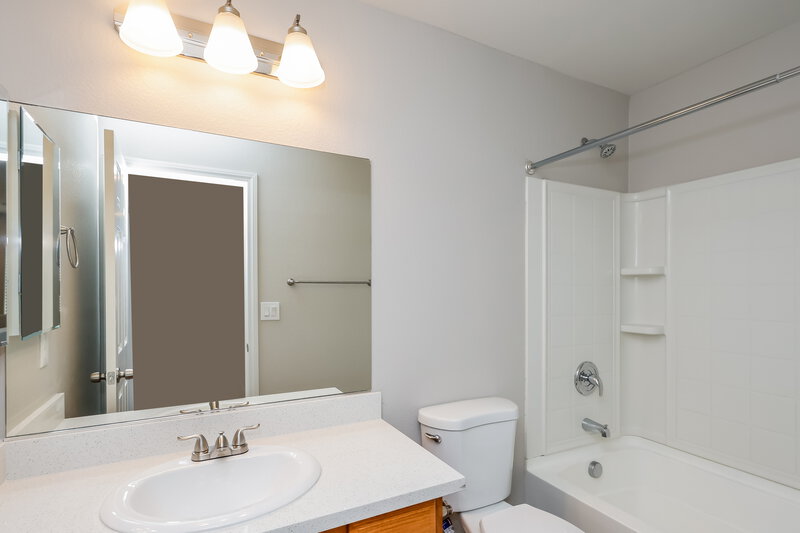 1,835/Mo, 7543 Holiday Hills St Las Vegas, NV 89139 Bathroom View 2