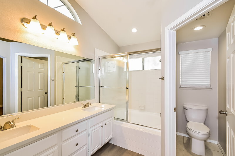 2,285/Mo, 4804 Crimson Glory Ln Las Vegas, NV 89130 Main Bathroom View