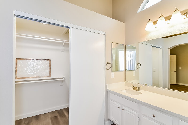 2,285/Mo, 4804 Crimson Glory Ln Las Vegas, NV 89130 Main Bathroom View 2