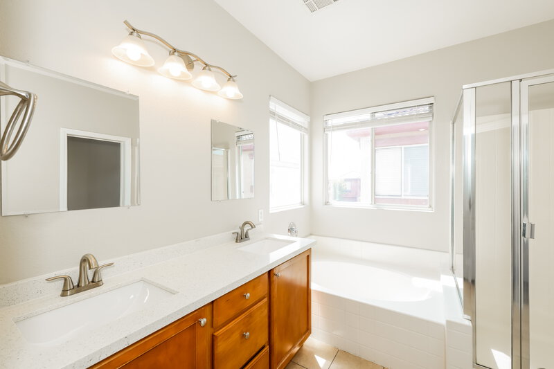 2,175/Mo, 8616 Nature Scene Dr Las Vegas, NV 89139 Main Bathroom View 2