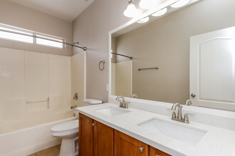 2,075/Mo, 8616 Nature Scene Dr Las Vegas, NV 89139 Main Bathroom View