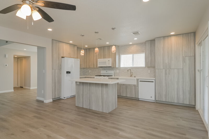 3,270/Mo, 1725 Autumn Rust Dr Las Vegas, NV 89119 Kitchen View