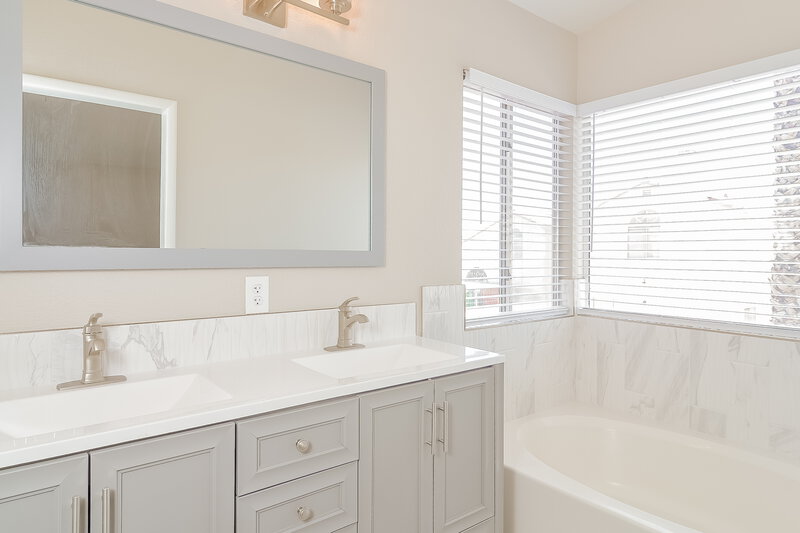 3,270/Mo, 1725 Autumn Rust Dr Las Vegas, NV 89119 Main Bathroom View