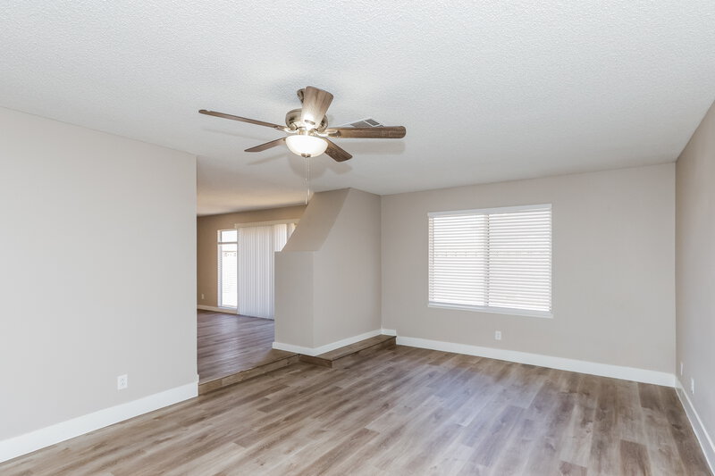 2,135/Mo, 727 Morrocco Dr Henderson, NV 89002 Living Room View 2