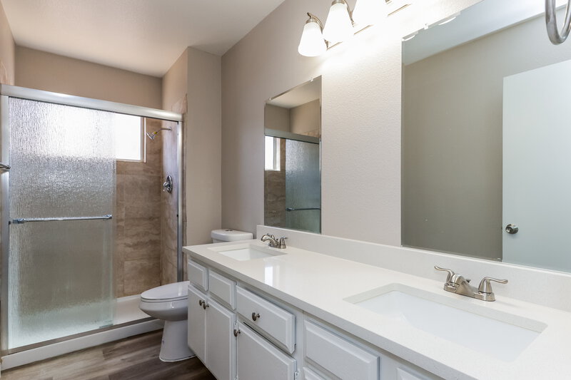 2,135/Mo, 727 Morrocco Dr Henderson, NV 89002 Main Bathroom View