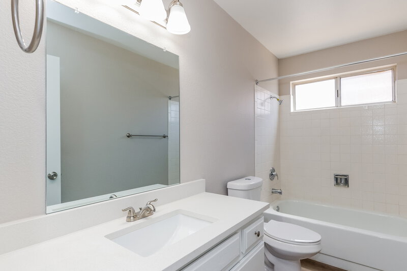 2,135/Mo, 727 Morrocco Dr Henderson, NV 89002 Bathroom View