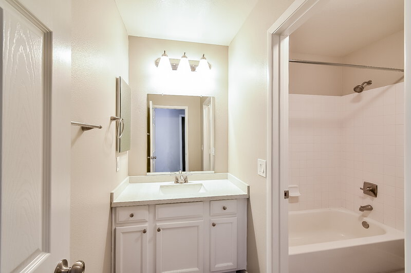 2,275/Mo, 4015 Captain Morgan Ave North Las Vegas, NV 89031 Bathroom View
