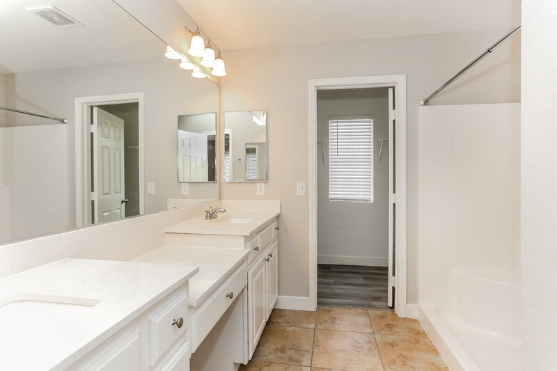 2,095/Mo, 8925 Paula Jean Ave Las Vegas, NV 89149 Main Bathroom View