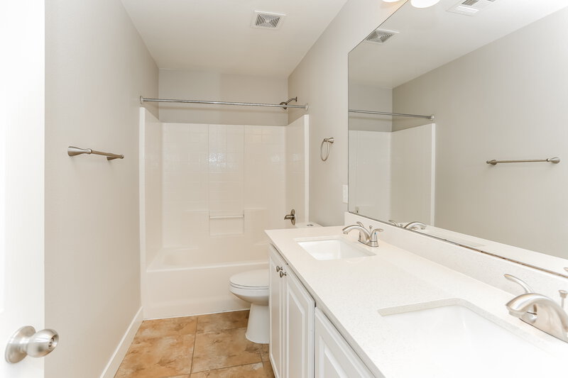 2,095/Mo, 8925 Paula Jean Ave Las Vegas, NV 89149 Bathroom View 2