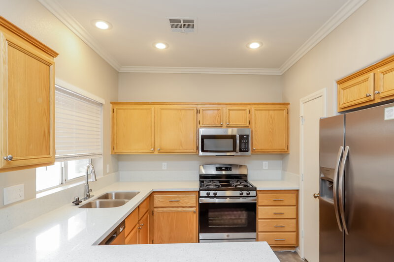 3,140/Mo, 10361 Sunny Ranch Ave Las Vegas, NV 89129 Kitchen View 2