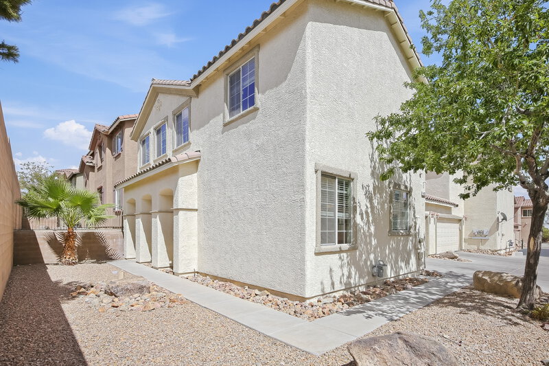 2,100/Mo, 4027 Sparrow Rock St Las Vegas, NV 89129 Side View