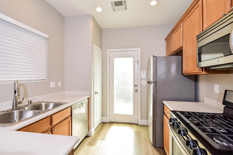 2,125/Mo, 4027 Sparrow Rock St Las Vegas, NV 89129 Kitchen View