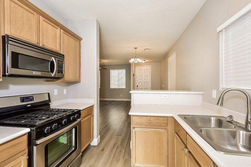 2,125/Mo, 4027 Sparrow Rock St Las Vegas, NV 89129 Kitchen View 2