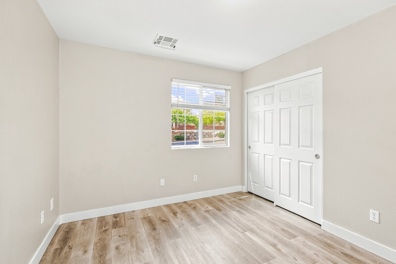 2,100/Mo, 4027 Sparrow Rock St Las Vegas, NV 89129 Bedroom View