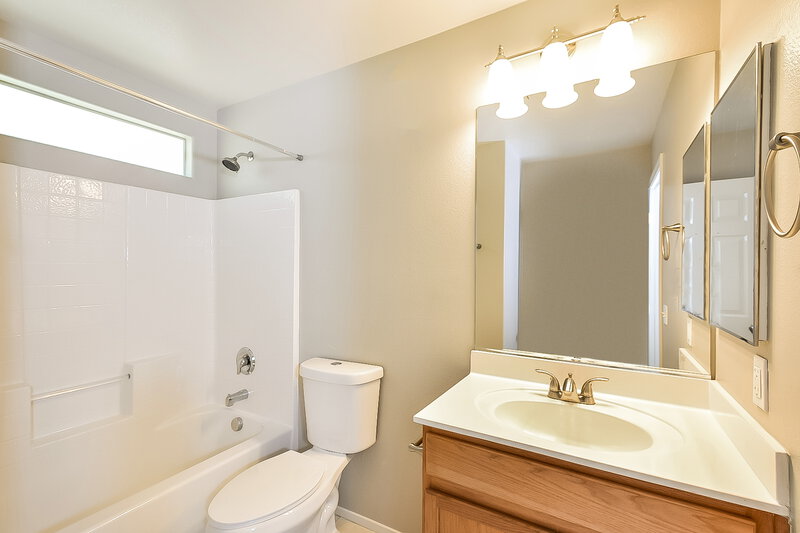2,125/Mo, 4027 Sparrow Rock St Las Vegas, NV 89129 Bathroom View
