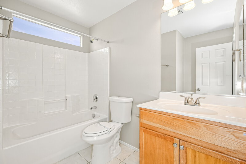2,100/Mo, 4027 Sparrow Rock St Las Vegas, NV 89129 Bathroom View