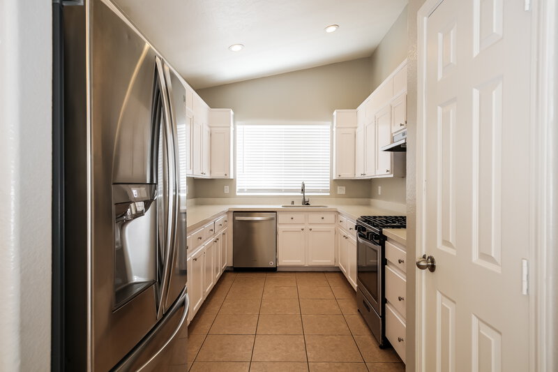 2,095/Mo, 1536 Knoll Heights Ct North Las Vegas, NV 89032 Kitchen View