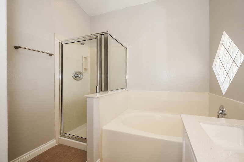 2,095/Mo, 1536 Knoll Heights Ct North Las Vegas, NV 89032 Main Bathroom View