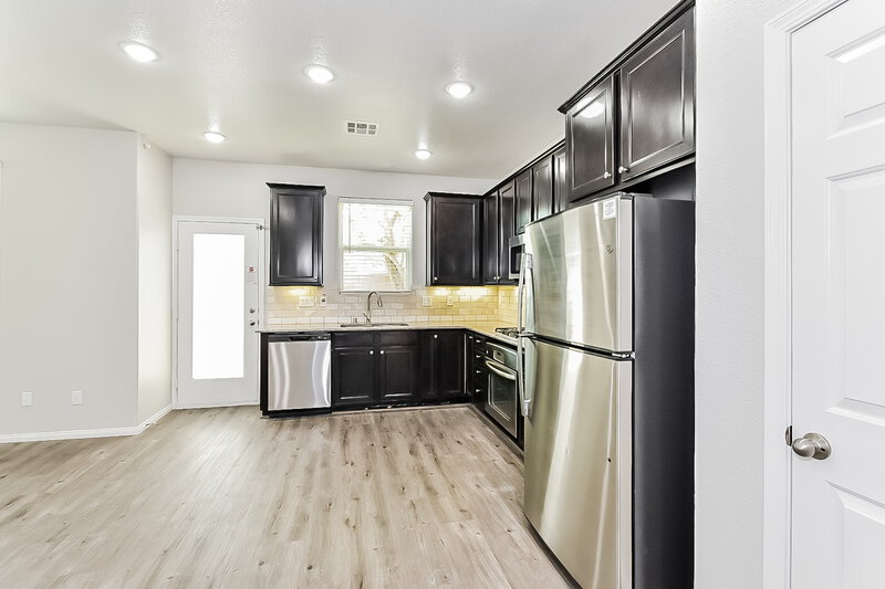 3,300/Mo, 10509 W Gilmore Ave Las Vegas, NV 89129 Dining Room View