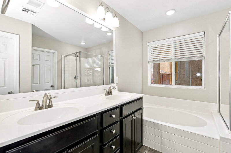 2,330/Mo, 10509 W Gilmore Ave Las Vegas, NV 89129 Primary Bathroom View