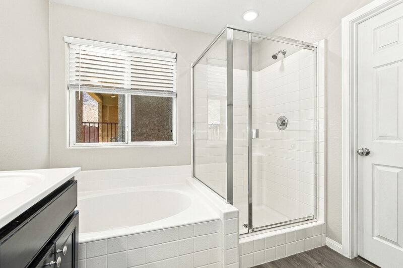 2,330/Mo, 10509 W Gilmore Ave Las Vegas, NV 89129 Primary Bathroom View 2