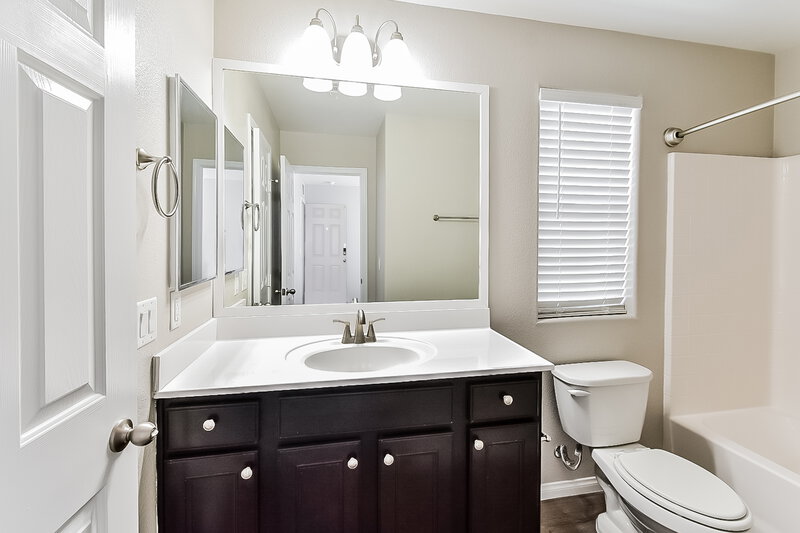 3,300/Mo, 10509 W Gilmore Ave Las Vegas, NV 89129 Bathroom View 2