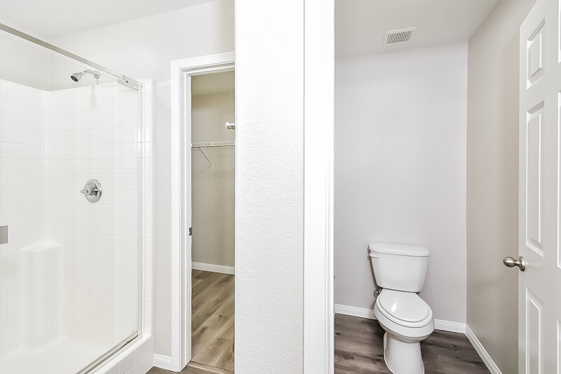 3,300/Mo, 10509 W Gilmore Ave Las Vegas, NV 89129 Bathroom View 4