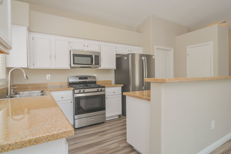 3,140/Mo, 1100 Sport of Kings Ave Henderson, NV 89015 Kitchen View 2