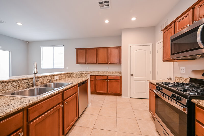 2,260/Mo, 9787 Aleutian St Las Vegas, NV 89178 Kitchen View 2