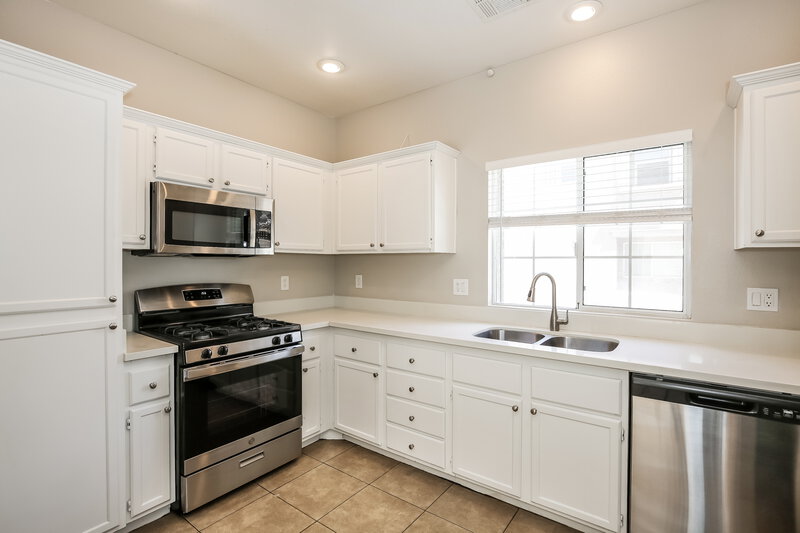 1,960/Mo, 1021 Appaloosa Hills Ave North Las Vegas, NV 89081 Kitchen View