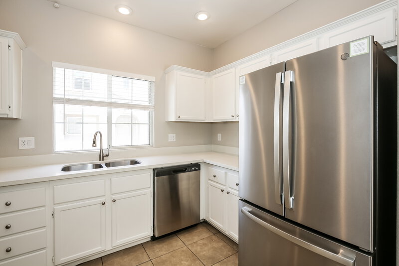 1,960/Mo, 1021 Appaloosa Hills Ave North Las Vegas, NV 89081 Kitchen View 2