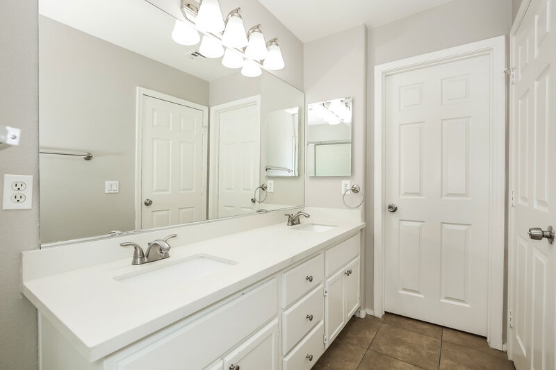 1,960/Mo, 1021 Appaloosa Hills Ave North Las Vegas, NV 89081 Main Bathroom View