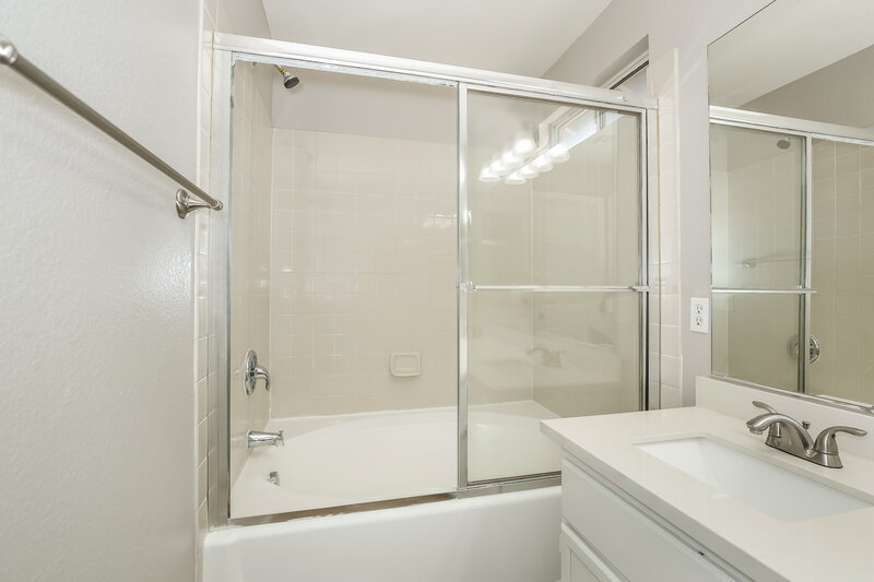 1,960/Mo, 1021 Appaloosa Hills Ave North Las Vegas, NV 89081 Main Bathroom View 2
