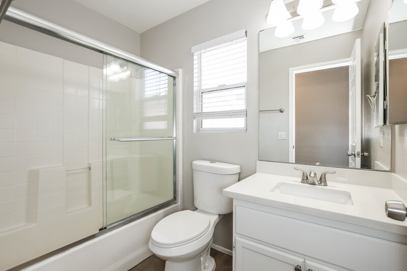 1,960/Mo, 1021 Appaloosa Hills Ave North Las Vegas, NV 89081 Bathroom View