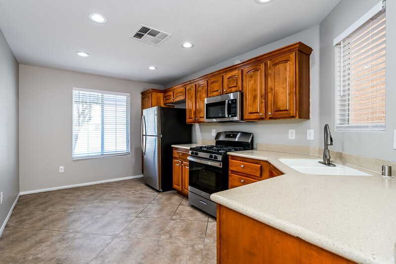 1,990/Mo, 5067 Vacaville Ave Las Vegas, NV 89139 Kitchen View