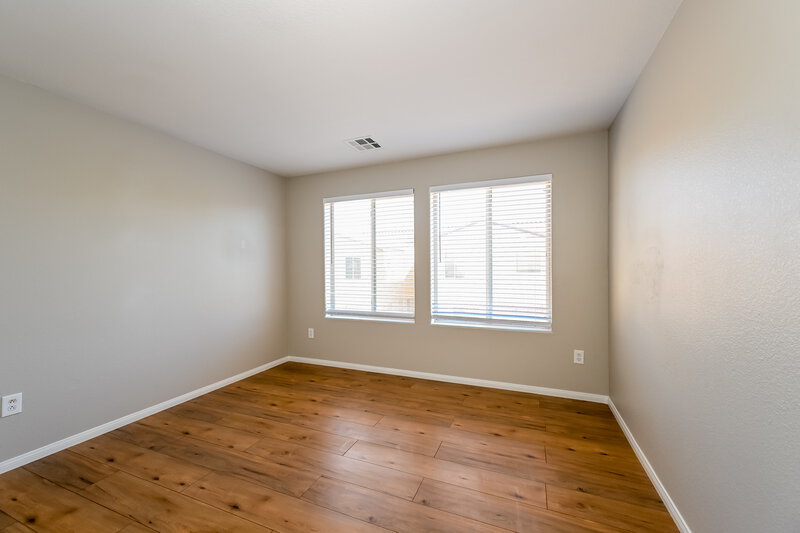 1,990/Mo, 5067 Vacaville Ave Las Vegas, NV 89139 Bedroom View 4