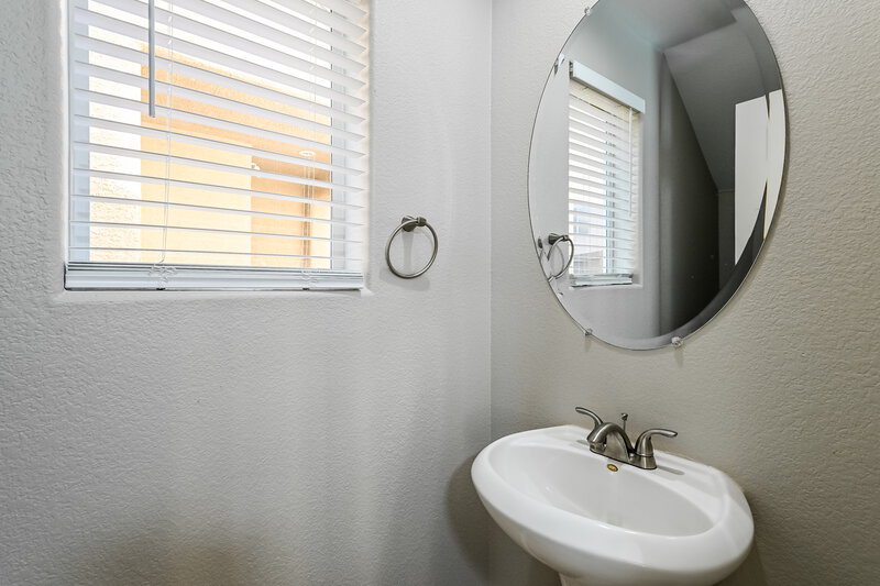 1,990/Mo, 5067 Vacaville Ave Las Vegas, NV 89139 Bathroom View