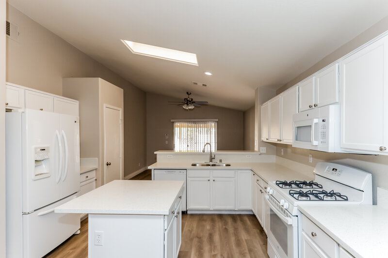 2,780/Mo, 941 Adobe Flat Dr Henderson, NV 89011 Kitchen View