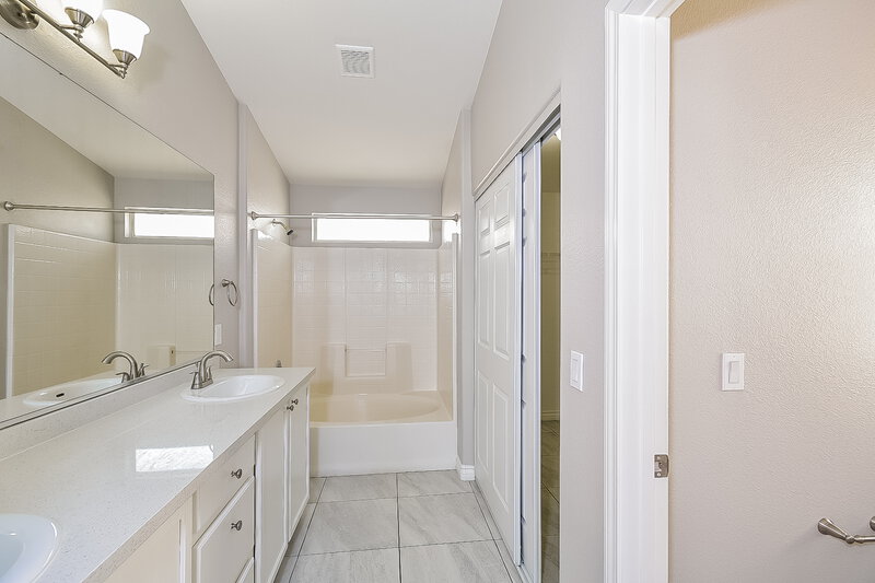 2,990/Mo, 6883 Momentos St Las Vegas, NV 89149 Main Bathroom View