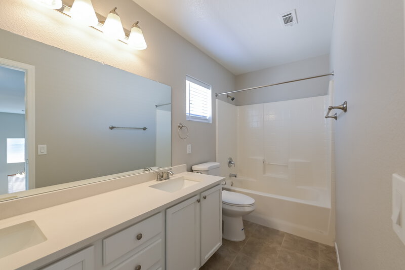 2,360/Mo, 9991 Oyster Pearl St Las Vegas, NV 89183 Bathroom View