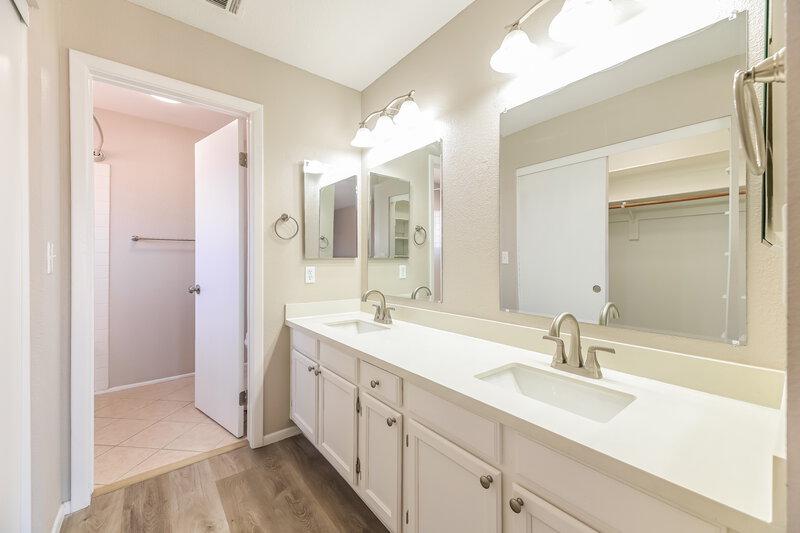 2,035/Mo, 52 Quiet Desert Ln Henderson, NV 89074 Main Bathroom View