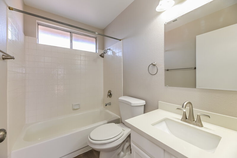 2,035/Mo, 52 Quiet Desert Ln Henderson, NV 89074 Bathroom View