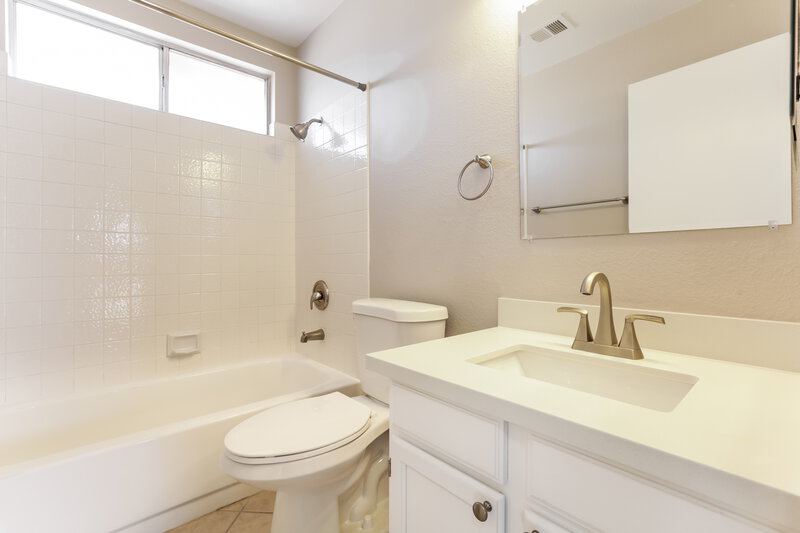 3,360/Mo, 52 Quiet Desert Ln Henderson, NV 89074 Bathroom View