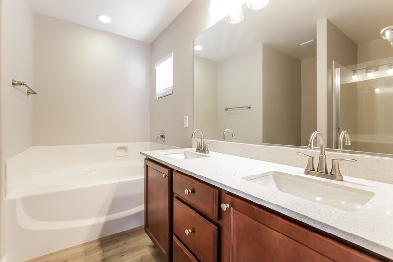 1,940/Mo, 8260 Oliver Twist Ln Las Vegas, NV 89113 Main Bathroom View