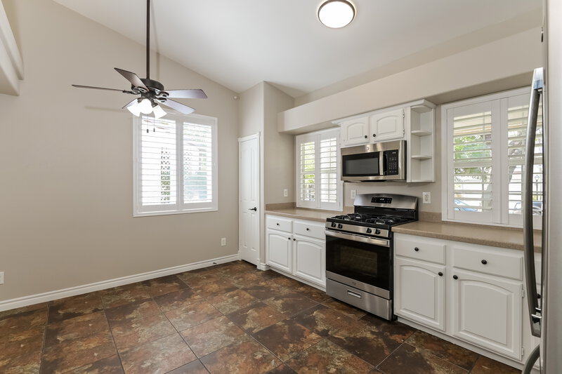 2,330/Mo, 10138 Millers Chase Rd Las Vegas, NV 89183 Kitchen View