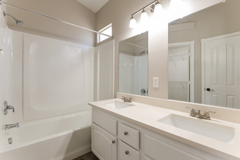 2,330/Mo, 10138 Millers Chase Rd Las Vegas, NV 89183 Bathroom View 2