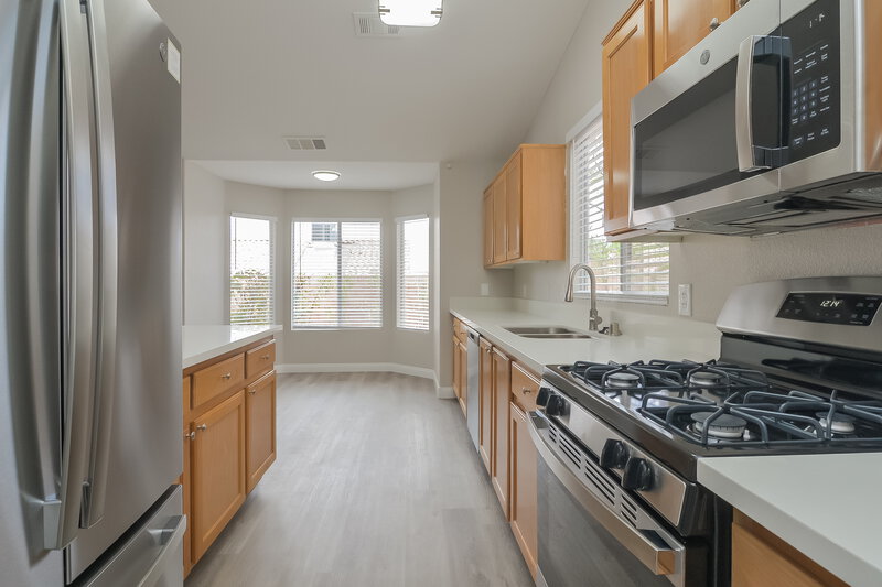 2,180/Mo, 406 Aloha Dr Henderson, NV 89015 Kitchen View