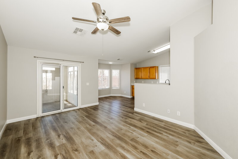 2,020/Mo, 406 Aloha Dr Henderson, NV 89015 Family Room View